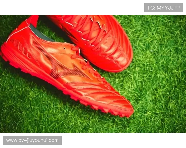 全方位解析足球鞋碎钉设计与人造草场地匹配及性能优化实用指南